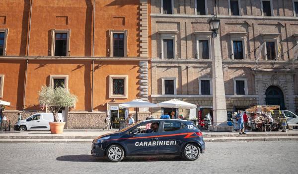 Sfârşit cumplit pentru o româncă în Italia. A murit strivită de o mașină în timp ce aștepta autobuzul