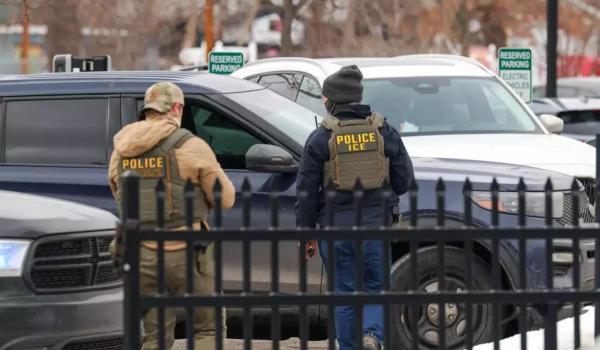 Un solicitant de azil a murit în custodia ICE. Îşi ducea copiii la şcoală când a fost arestat de agenţi