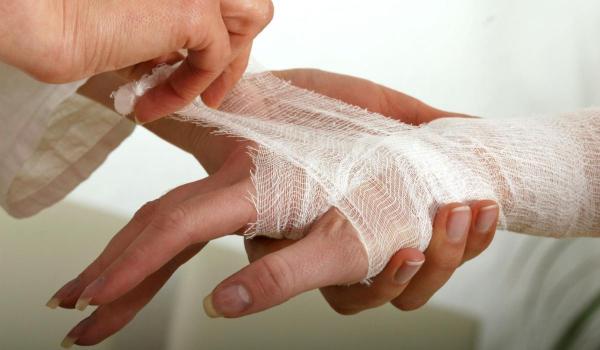 Femeile supraviețuiesc mai des cancerului decât bărbații, dar au un risc mai mare de efecte secundare severe