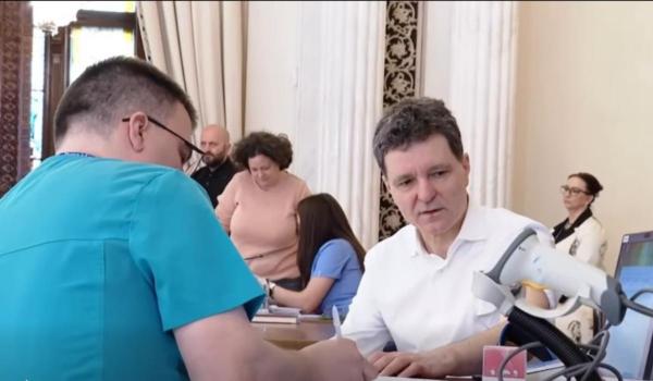 Nicuşor Dan a promovat donarea de sânge printr-o inițiativă organizată la Cotroceni: "Donarea salvează vieți"