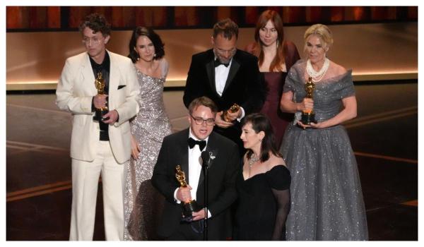 Rusia acuză că documentarul premiat cu Oscar "Mr. Nobody Against Putin" încalcă drepturile copiilor