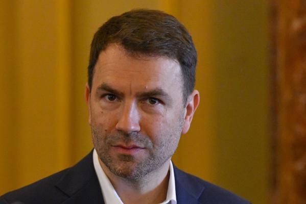 Scandal în Parlament. Drulă către PSD: O țară întreagă suferă din cauza voastră