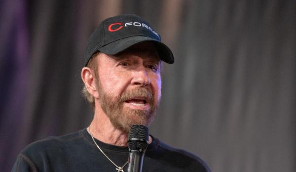 Actorul Chuck Norris, internat de urgență într-un spital din Hawaii. Ce se știe despre starea lui