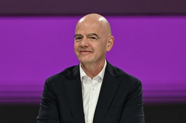 Gianni Infantino, şeful FIFA, vrea eliminarea fotbaliştilor care îşi acoperă gura în timpul unui meci