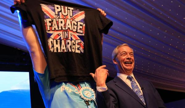 Arhitectul Brexit promite să elimine interdicţia referitoare la fumat în Marea Britanie