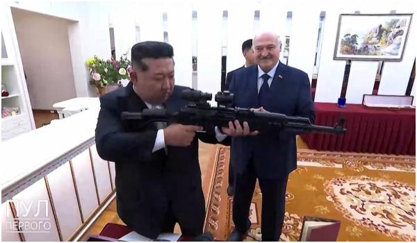 Cadoul pe care Lukașenko i l-a făcut lui Kim Jong Un pentru "a se apăra de duşmani"