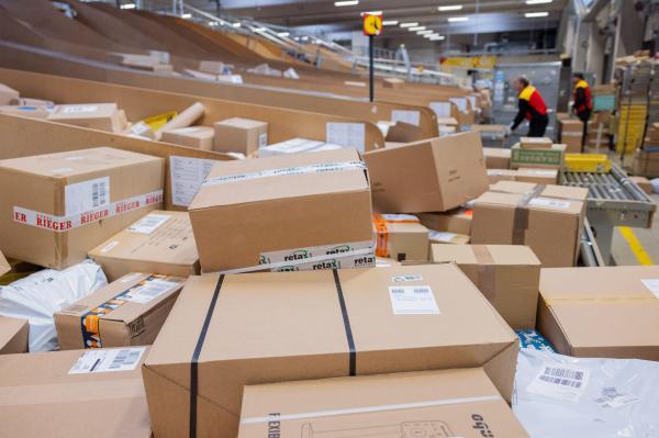 Taxă nouă pentru comenzile online din afara UE. Ce se schimbă de la 1 noiembrie