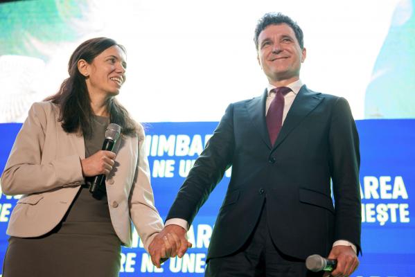 Fenomenul adicțiilor la tineri, analizat într-o dezbatere organizată de Administrația Prezidențială