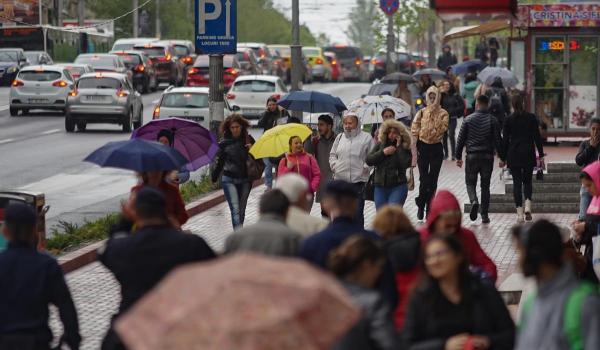 România, lovită de ciclonul Deborah, în weekend. ANM anunţă ploi, vânt puternic şi ninsori la munte