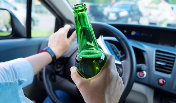 Un instructor auto s-a urcat beat la volan şi a plecat să îşi ţină cursurile. Ce s-a întâmplat pe drum