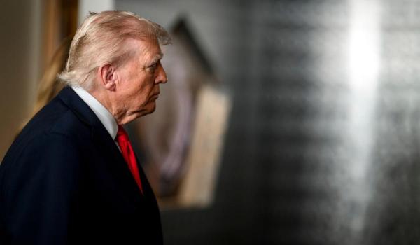 Donald Trump, acuzat că a pornit operaţiunea din Iran pentru a ascunde un secret grav