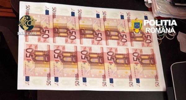 Peste 1,2 milioane de euro falși ar fi urmat să circule în România de la "fabrica de bani" din Suceava