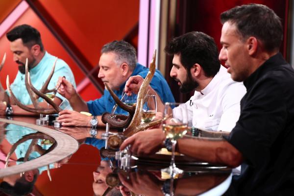 Ediția de ieri Chefi la cuțite, lider de audiență. Chef Orlando Zaharia, învingător în lupta pentru amuletă