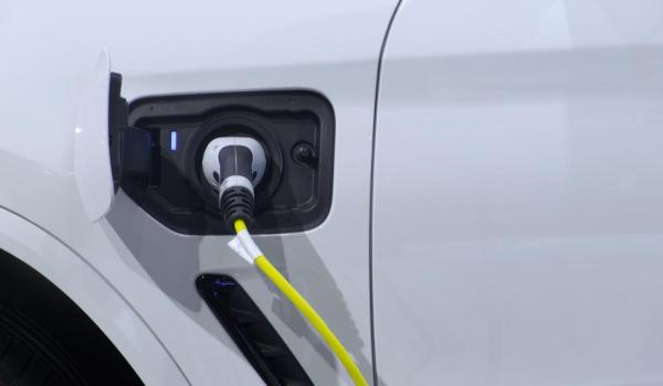 O nouă baterie dezvoltată în China ar putea duce autonomia mașinilor electrice la peste 1.000 km