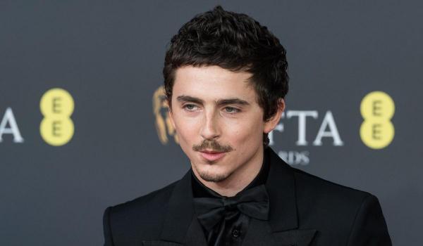 Replica actorului Timothée Chalamet, care a aprins spiritele în lumea spectacolului
