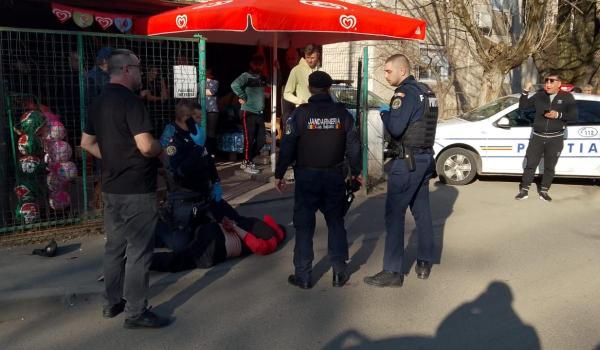 Şi-a ucis mama de Ziua Femeii. Bărbat de 35 de ani din Timişoara, imobilizat de vecini