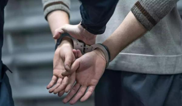 Adolescent de 17 ani din Sibiu, arestat după ce a ucis un bărbat de 73 de ani. L-a lovit cu bâta în cap