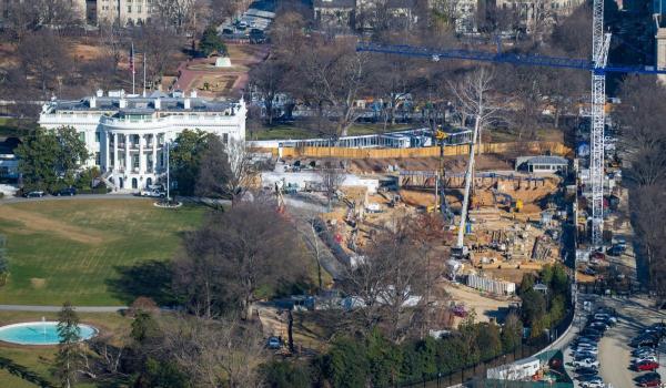 Un judecător a decis că lucrările la sala de evenimente cerută de Donald Trump "trebuie să se oprească"