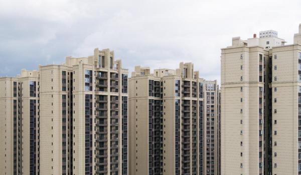 Țara în care localnicii țin rămășițele rudelor în apartamente goale. Sunt mai ieftine decât locurile de veci