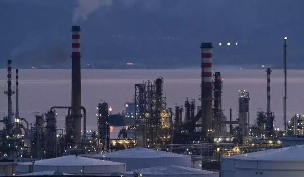 UE avertizează că preţurile petrolului şi gazelor vor rămâne ridicate chiar dacă războiul din Iran se termină