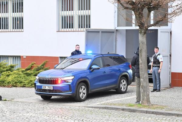 Doi polonezi, arestați în cazul incendiului de la o fabrică de drone din Cehia care produce pentru Ucraina