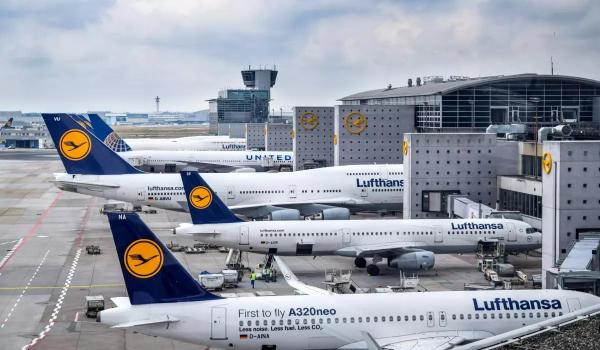 Angajaţii Lufthansa au intrat în grevă. Sute de zboruri au fost anulate, inclusiv în România