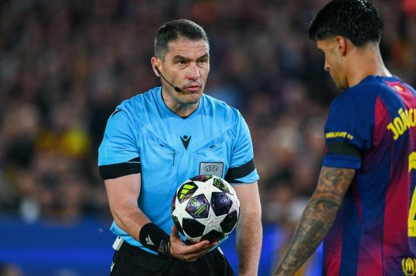Istvan Kovacs a condus meciul FC Barcelona - Atletico Madrid, din sferturile de finală ale Ligii Campionilor