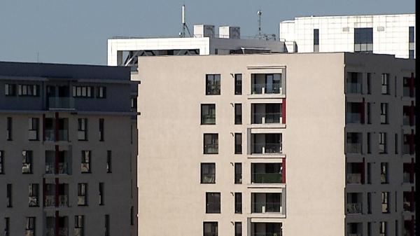 Tânăr din Galaţi, reţinut după ce ar fi făcut experimente chimice în bloc. Ce avea în apartament