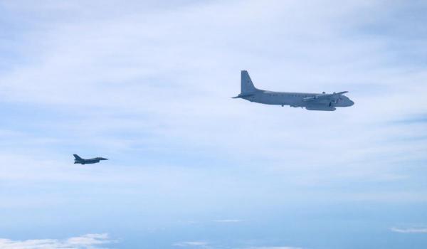 "Viperele Carpaţilor", două avioane româneşti F-16, au interceptat o aeronavă rusească, fără contact radio
