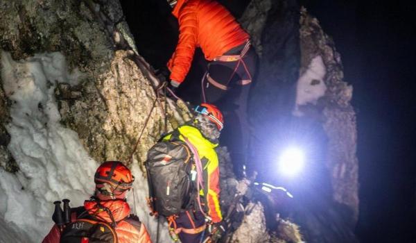 Doi turişti lituanieni, rămaşi blocaţi în Piatra Craiului. Au fost salvaţi după o intervenţie de opt ore