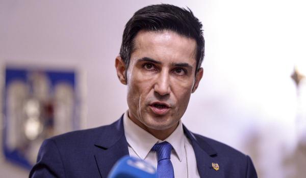 Claudiu Manda: "Dacă domnul Bolojan doreşte să rămână, nu cu noi. Noi ne retragem miniştrii din guvern"