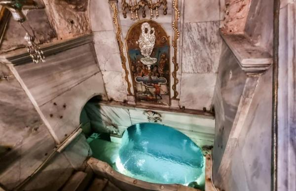 Izvorul Tămăduirii 2026. Sărbătoarea închinată Maicii Domnului și tradiția apei sfințite