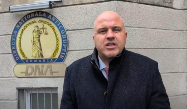 USR a depus plângere la DNA împotriva lui Alexandru Rafila pentru refuzul renegocierii contractului cu Pfizer