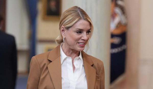 Donald Trump a demis-o pe procuroarea generală Pam Bondi. Va fi înlocuită de fostul avocat al liderului SUA