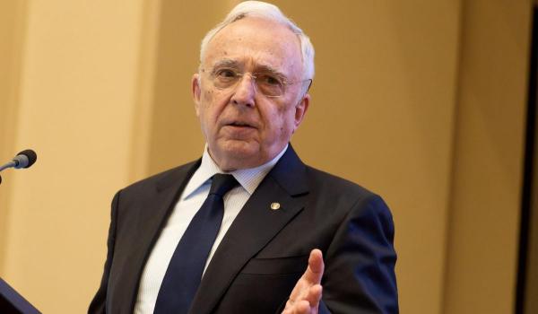 Ce salariu are Mugur Isărescu, guvernatorul BNR. Lista indemnizaţiilor şefilor din instituţie