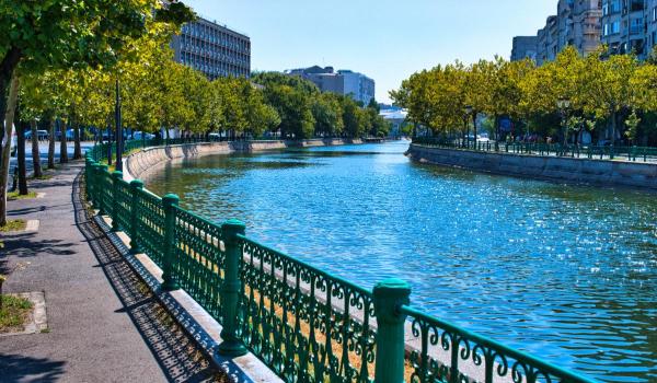 Temperaturi de vară, dar şi alerte de vânt puternic. Unde se înregistrează astăzi 26°C