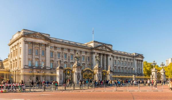 Palatul Buckingham anunţă "discuţii" referitoare la securitatea Regelui şi Reginei înainte de vizita în SUA