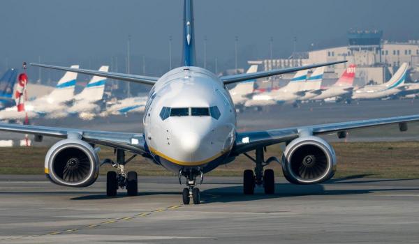 Criza combustibililor pune presiune pe operatorii low-cost. Prețurile biletelor ar putea crește