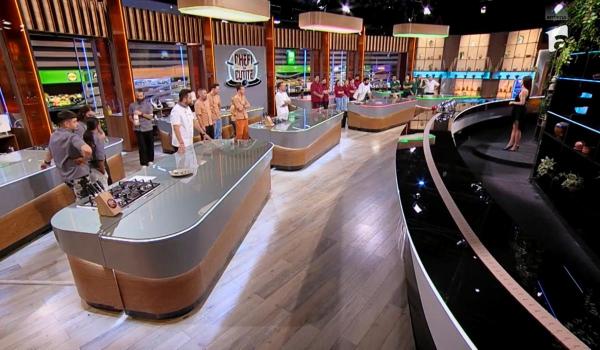 Chefi la cuţite, 29 aprilie 2026. Invitat surpriză în bucătărie: "Ea nu îşi face nici măcar un ou în tigaie"