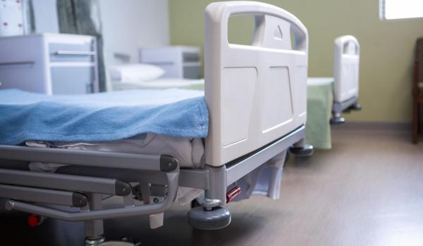 Guvernul reduce numărul de paturi din spitale cu 14.000 până în 2028. De ce a fost luată decizia