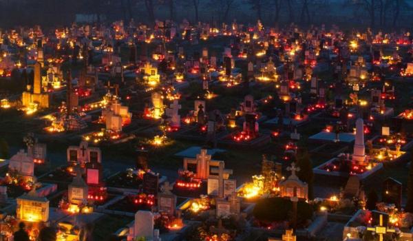 Oraşul din România unde nu mai sunt locuri de veci. Ce se întâmplă cu mormintele abandonate