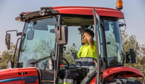 Se caută români care știu meserie. Salarii de până la 6.100 de euro