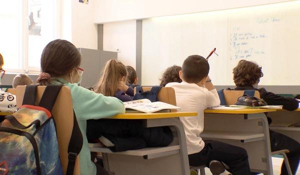 Proiect pentru reducerea alocației de la 292 la 100 de lei și introducerea unei "burse de prezență"