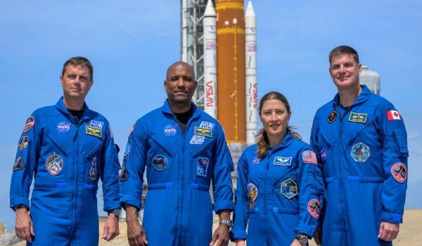 Punctul culminant al misiunii Artemis 2. Astronauţii vor zbura astăzi în jurul Lunii