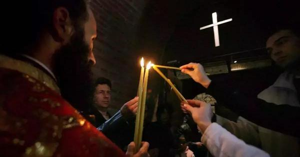 Ce se va întâmpla dacă Lumina Sfântă nu va ajunge de la Ierusalim: Patriarhia are pregătită o "rezervă"