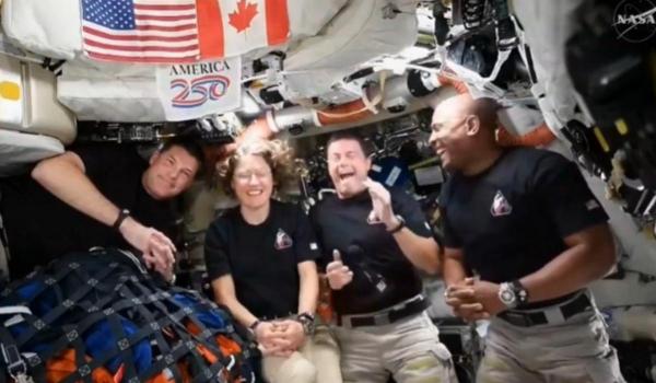 "Ați făcut istorie". Mesajul lui Donald Trump pentru astronauții Artemis, după apelul din spațiu