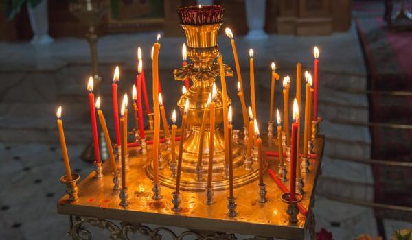 Când se ia lumină în 2026. La ce oră începe slujba de Înviere la biserici