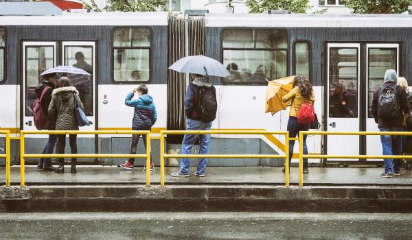 Urmează 3 zile de frig, ploi, lapoviţă sau ninsoare în aproape toată ţara. Alertă de vreme rea în Capitală