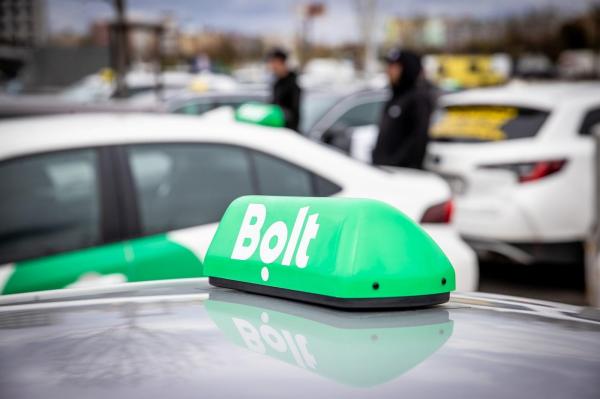 Profesoară de română din Iaşi, la un pas să fie răpită de şofer de Bolt. Femeia a sărit din mers