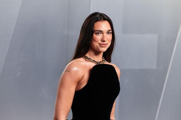 Dua Lipa dă în judecată Samsung pentru 15 mil. dolari. Artista spune că imaginea sa a fost folosită ilegal